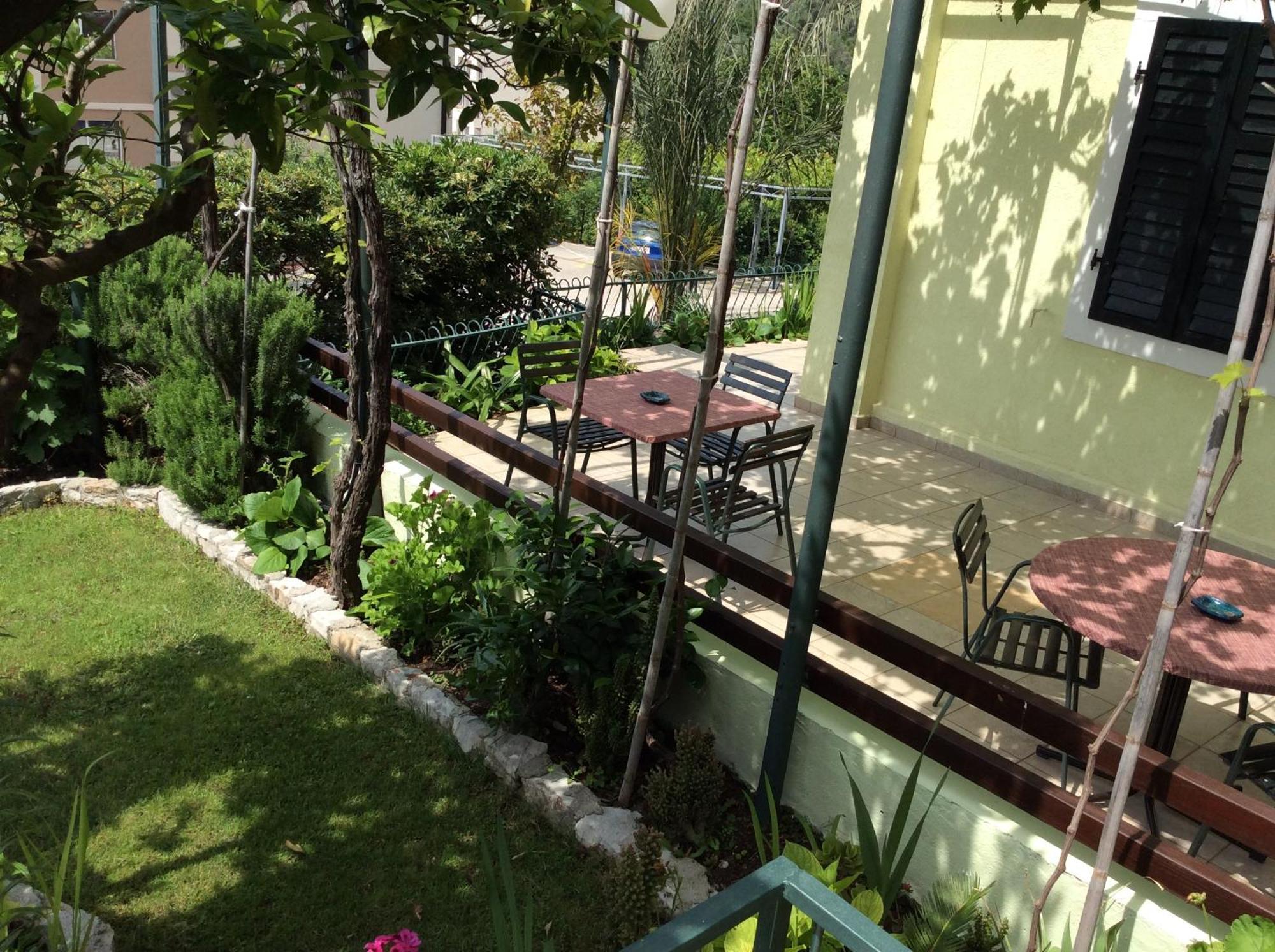 Apartments Simo Petrovac Екстериор снимка