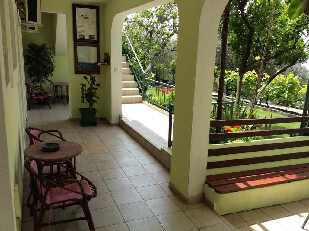 Apartments Simo Petrovac Екстериор снимка