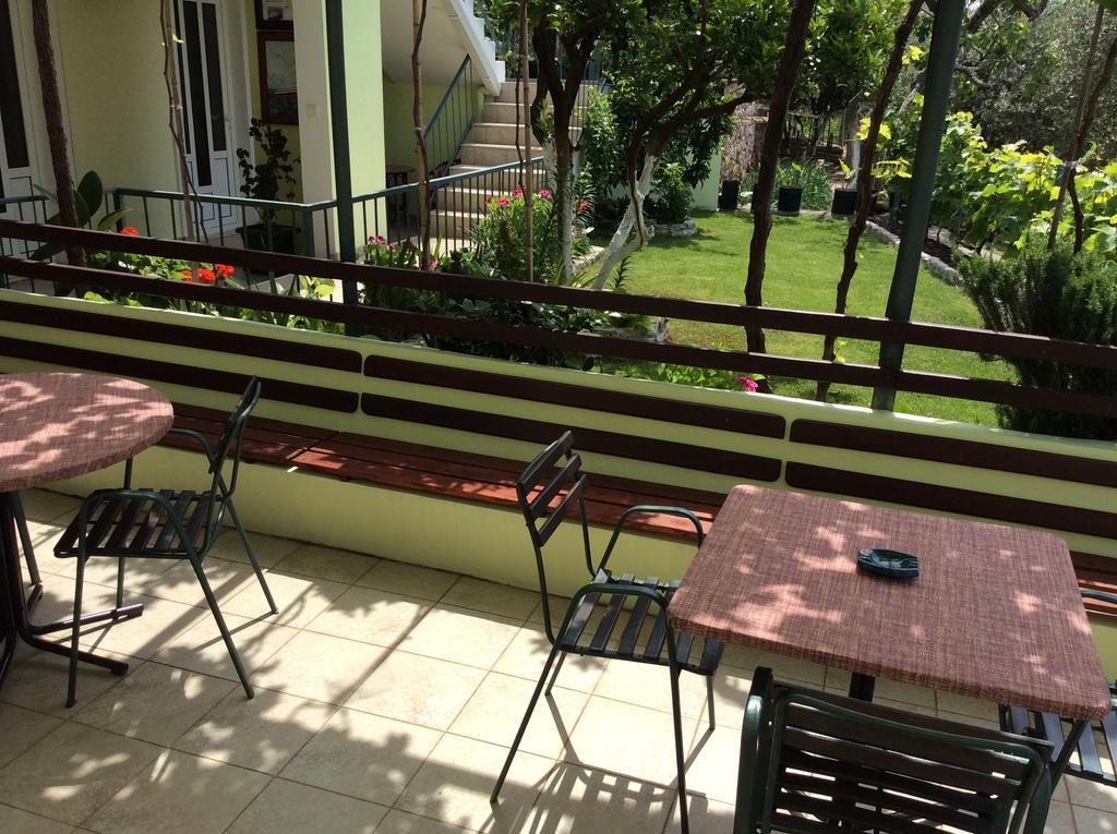 Apartments Simo Petrovac Екстериор снимка