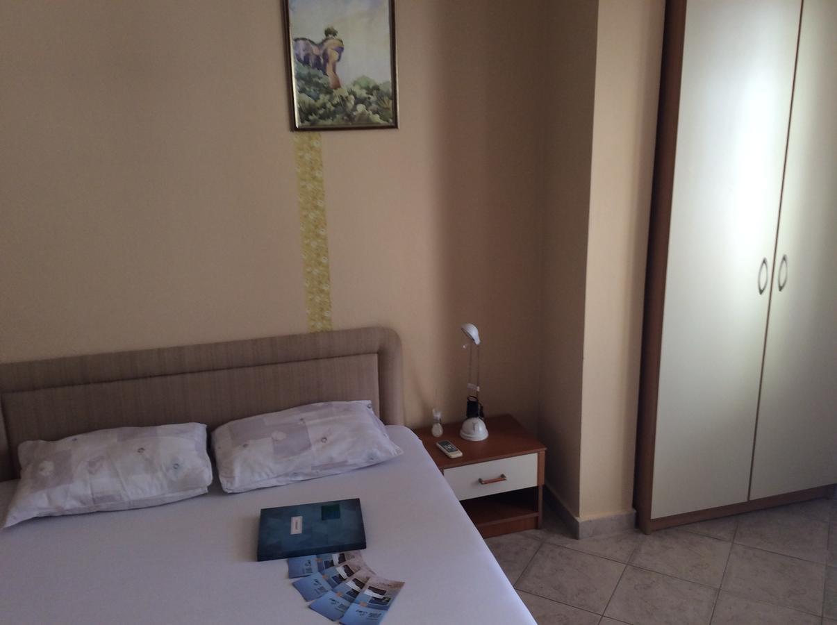Apartments Simo Petrovac Екстериор снимка