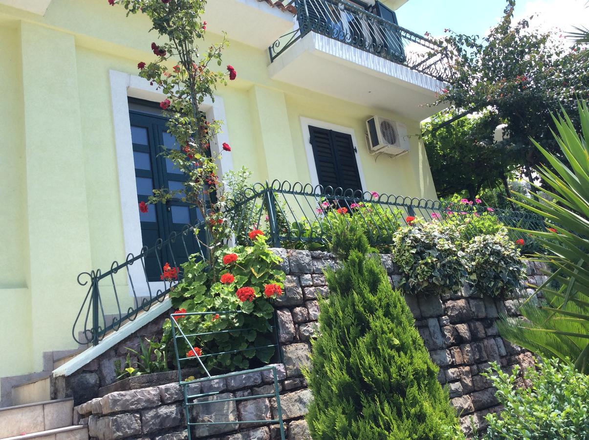 Apartments Simo Petrovac Екстериор снимка