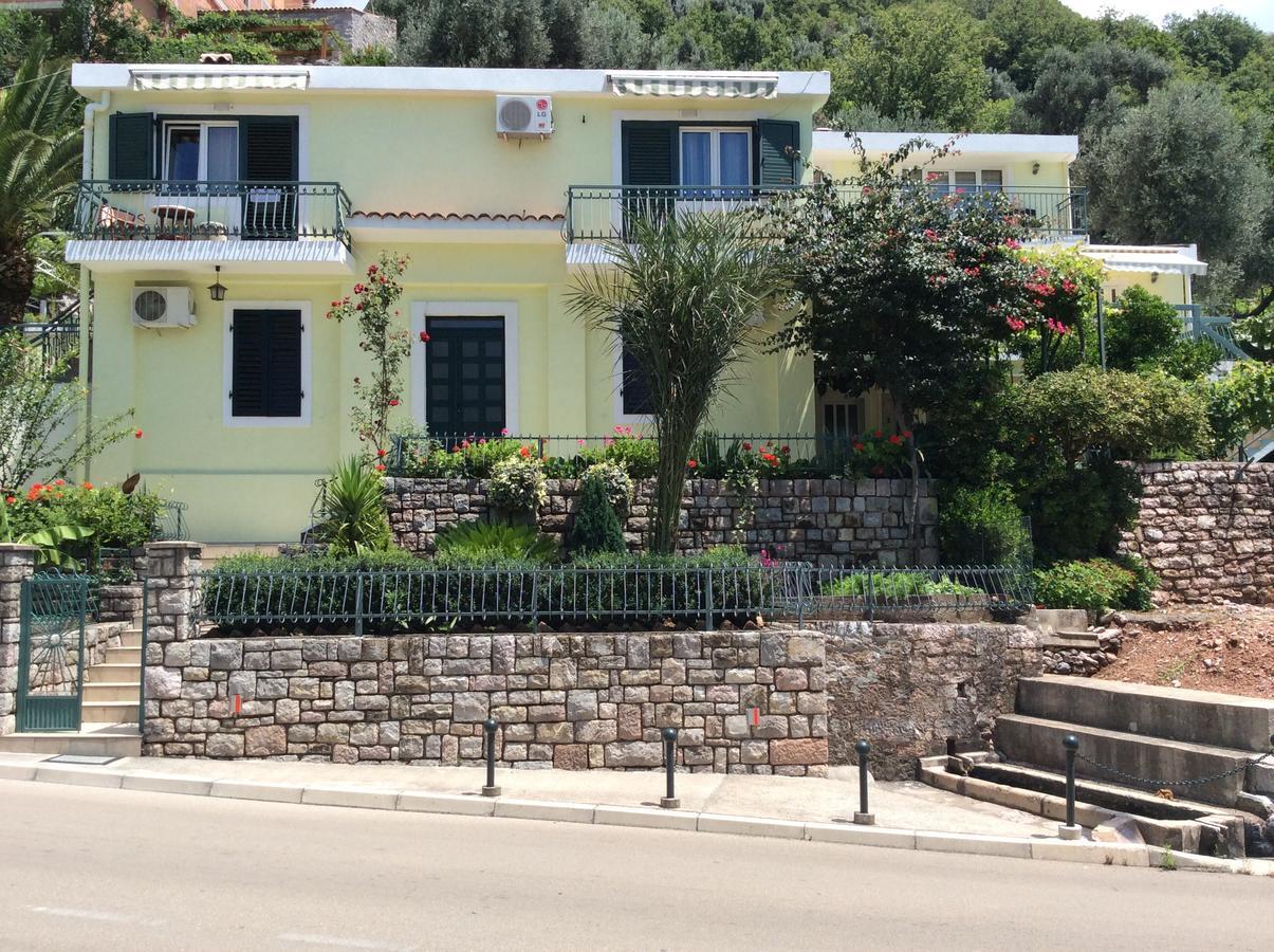Apartments Simo Petrovac Екстериор снимка