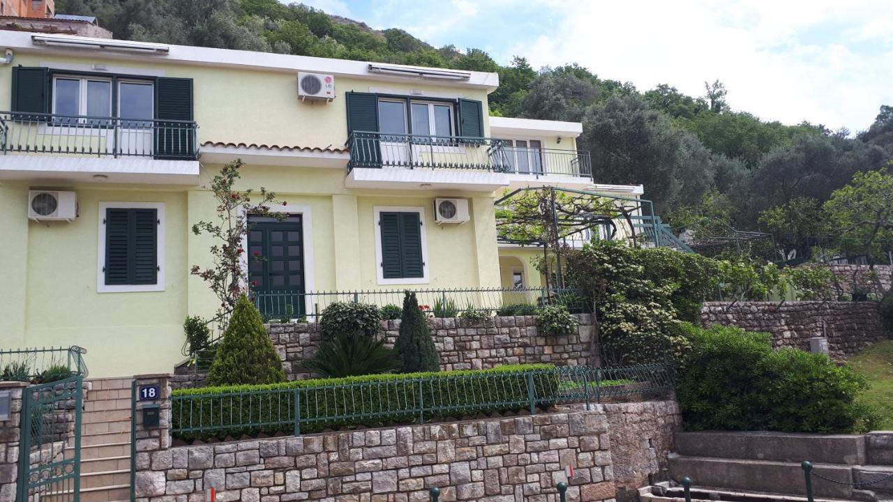 Apartments Simo Petrovac Екстериор снимка