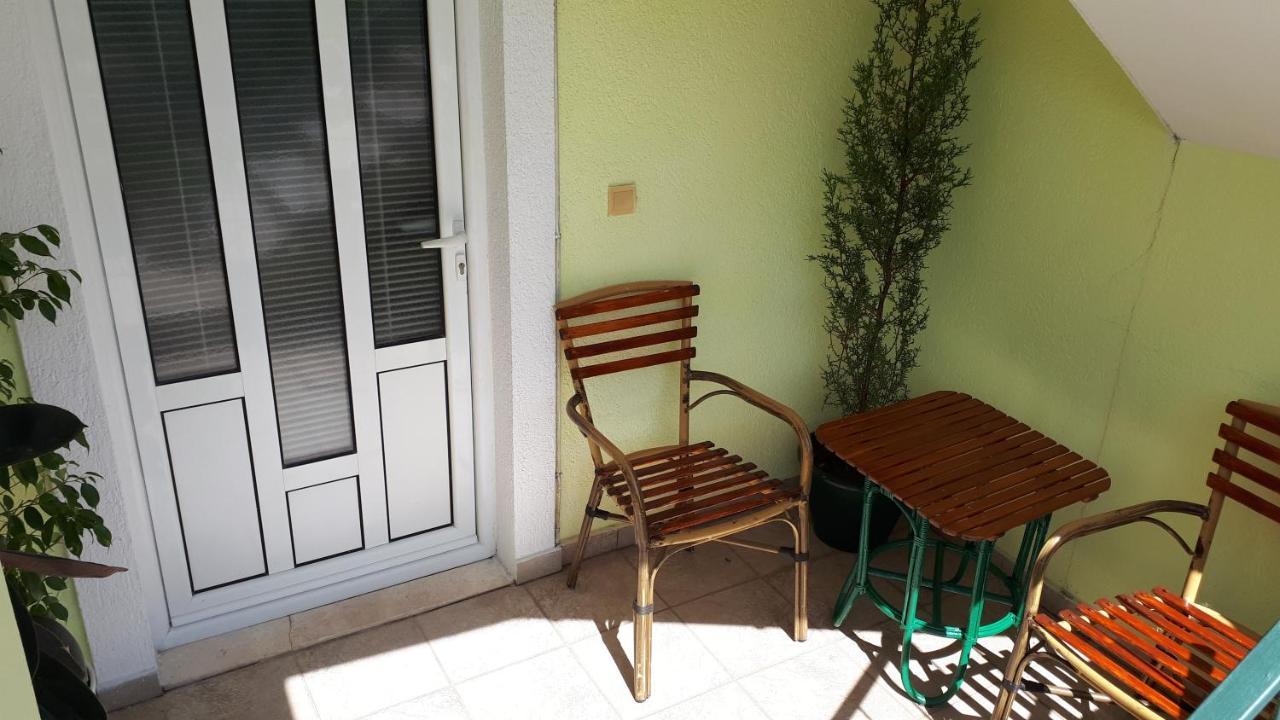 Apartments Simo Petrovac Екстериор снимка